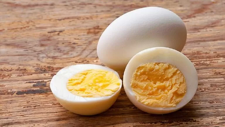 احذر من تناول البيض المسلوق على الفطور وهنا ستعرف مخاطرة التي لم يخبرك بها احد من قبل