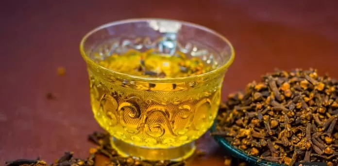 حبات من القرنفل في كوب ما دافئ واستغني عن اي منشطات وقل اهلاً برجولة وفحولة غير مسبوقة