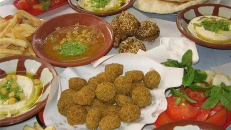 شاهد فاتورة برقم خيالي لفطور فول وطعمية في الساحل الشمالي تشعل مصر والوطن العربي