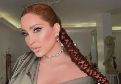 شاهد بالفيديو: مداعبات ساخنة داخل سيارة نسرين طافش تكشف ما كانت تحاول ان تخفيه