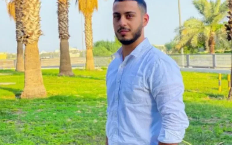 أستاذة الوليد مقداد في الجامعة تفاجئ الجميع .. كشف الوليد سرا عنها دون ملاحظتها فصدمته بهذا الرد الغير متوقع! (صور)