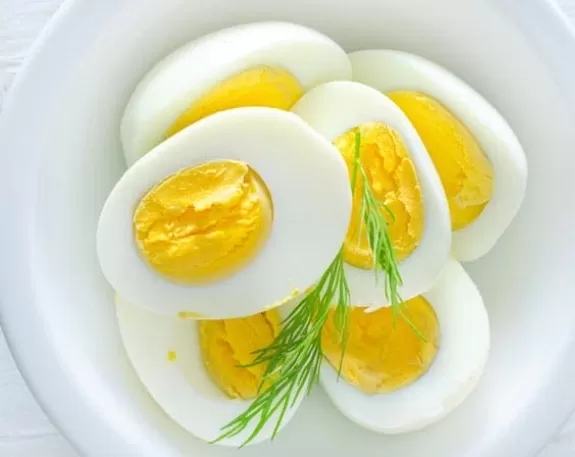 الرجال لن يستغنو عن هذه الخلطة الخارقة للجزر والعسل وهذا النوع من البيض في غرفة النوم بعد اليوم