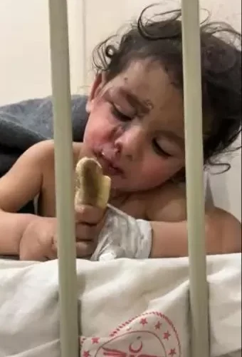 فيديو يدمي القلب لطفل سوري هو الناجي الوحيد من أفراد عائلته جراء الزلزال