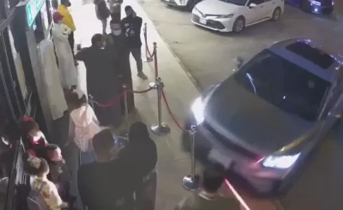 بالفيديو: سعودية تدهس اسرة بالكامل في الرياض وهي تقود سيارتها بطريقة جنونية