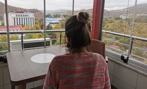 مدرس خصوصي يستدرج طالبته الطفله ويغتصبها والصدفة فقط هي من كشفت جريمته بطريقة لم تخطر على باله