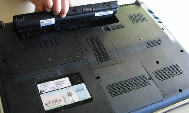 باستخدام كيس بلاستيكي جدد بطارية اللابتوب خلال دقائق