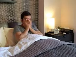 علامات تظهر كل صباح على جسمك تؤكد انخفاض فيتامين B12 في جسمك بصورة خطيرة