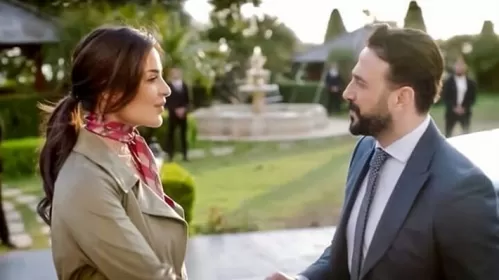 نادين نجيم ترتدي الحجاب بعد فضائحها الأخيرة