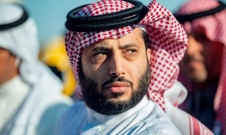 شاهد: أحدث صورة لـ تركي آل الشيخ على كرسي طبي