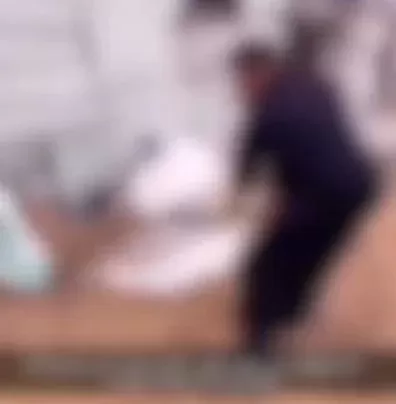 شخص يعتدي علي كلب بالضرب في السعودية لكن نهايته كانت غير متوقعة