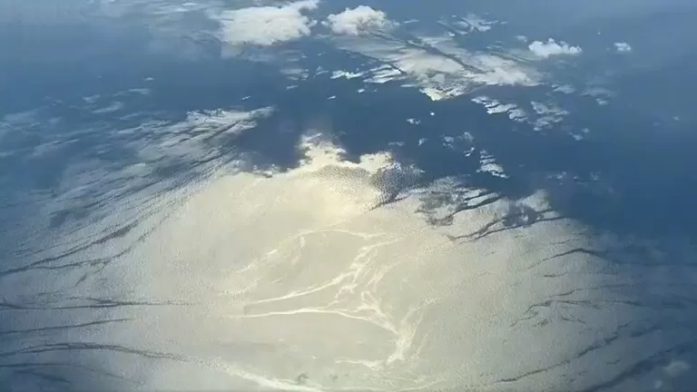 بالفيديو: طيار سعودي يوثق مشهد رعب ينذر بكـارثة وشيكة