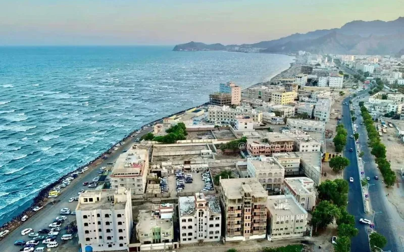 عاجل | مصدر عسكري يكشف سبب الانفجار الذي هز خور مكسر قبل قليل(صور)