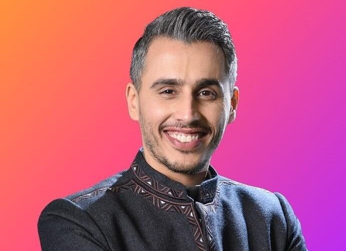 الإعلامي الكويتي شعيب راشد يتعرض لهجوم وانتقادات واسعة بسبب آية قرآنية
