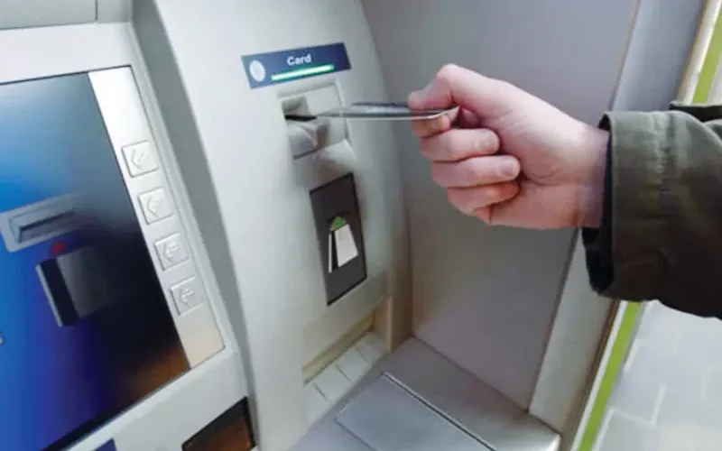 تحذير خطير من ثغرة في ماكينات الصراف الآلي تسبب سرقة الأموال من حسابك وبطاقتك البنكية دون ان تشعر