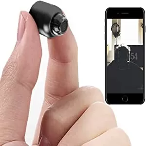 شكت في ابنتها المراهقة فوضعت كاميرا مراقبة فـي غرفة نومها واكتشفت أمر صادم لا يخطر على البال