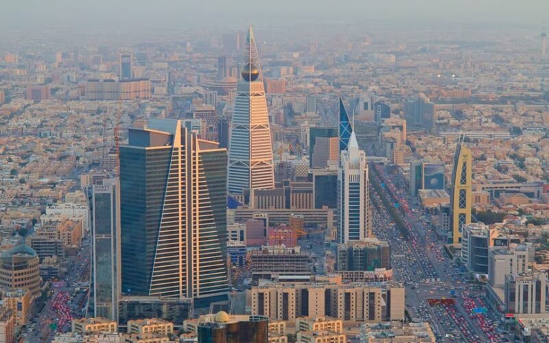 السعودية تصدر توجيهات بمنح اجازة رسمية لموظفي القطاع الخاص لمدة 14 يوما لهذه الفيئات