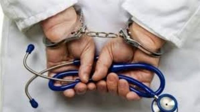 بعد 5 سنوات اكتشفوا انه رجل وليس امرأة .. القبض على شاب يمني انتحل شخصية طبيبة بريطانية