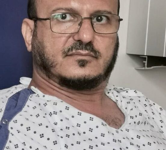 هكذا أصبح حال يحي صالح بعد إجرائه عملية جراحية كبيرة استمرت لساعات .. صورة