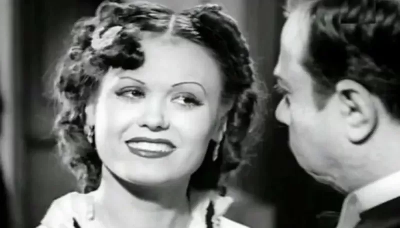 هذه الفنانة الشهيرة التي تميزت بجمالها الساحر؛؛ واعلنت توبتها الى الله واعتزلت التمثيل فوجدوها مقتولة بطريقة بشعة ومفزعة لن تصدق من تكون!