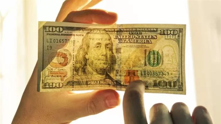 مئة دولار مزورة اوصلته الى “هذه العقوبة”