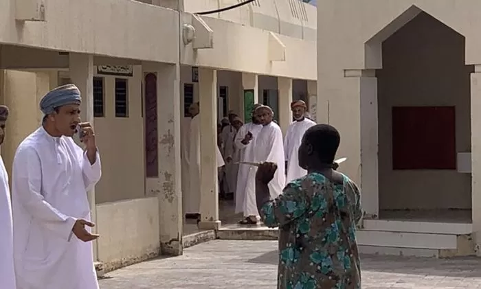 القصة الكاملة لاختطاف طلاب ومعلمين داخل مدرسة في سلطنة عُمان