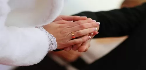 اقتحمت حفل زفاف حبيبها السابق دون دعوة فأصبحت زوجته الثانية في نفس الليلة وما حدث صدم الحاضرين