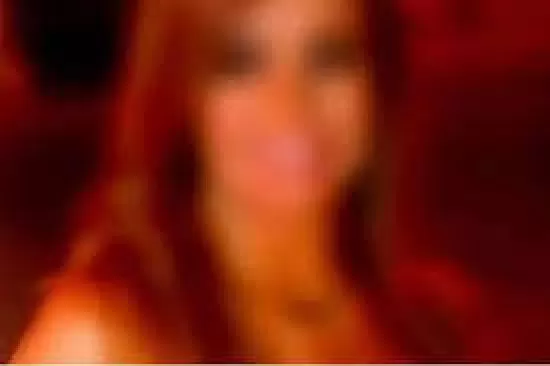 معالي زايد تشرح كيف انسجمت في هذا المشهد الساخن واستمرت فيه مع البطل الذي كانت تعشقه في السر حتى النهاية ولم يستطع المخرج او المصور ان يوقفهم