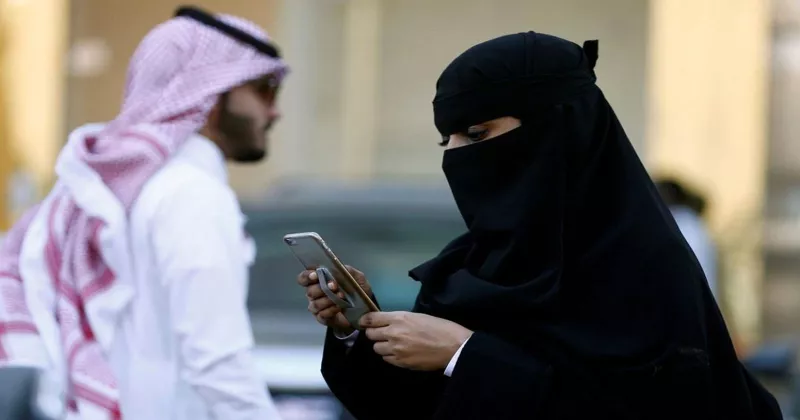 القصة الكاملة لسعودية سنابية منعها زوجها من الظهور على سناب والاعلانات فجلبت له العار بهذه الفضيحة المدوية