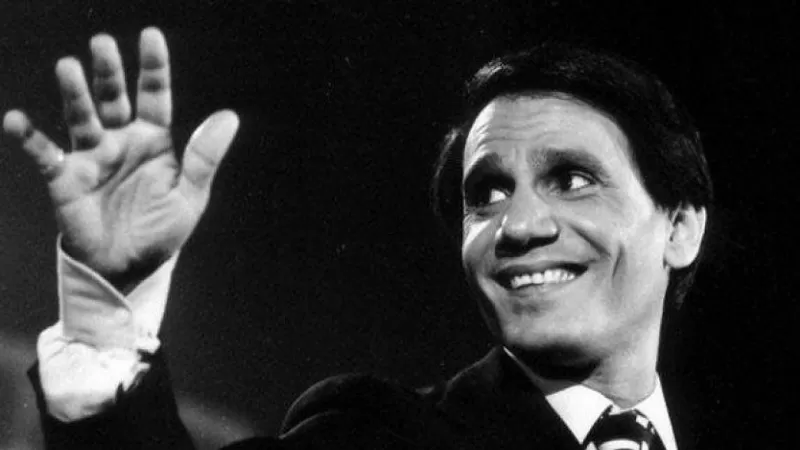 شكوك قوية حول سبب وفاة العندليب بعد تسريب هذه الصورة له قبل ساعة من وفاته