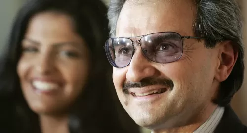 مشاهد صادمة من احتفال الوليد بن طلال مع حفيداته