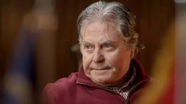 في ماضي حسين فهمي الذي احرجه امام ابناءّ .. تزوج سبع مرات ومليارديرة سعودية كفيفة خلعته في المحكمة لهذا السبب