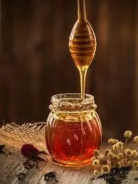خبير يكشف الطريقة السحرية لكشف العسل المغشوش ويفجر مفاجأة بشأن العسل المتواجد في السعودية