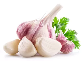 بالأدلة.. الاجابة الكاملة على سؤال ايهما افضل الثوم الني ام المطبوخ؟