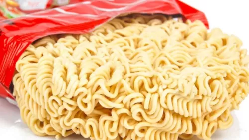 هذا ما يفعله تناول الأندومي في جسمك