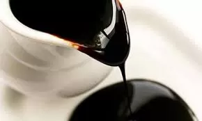 ملعقة واحدة يومياً من العسل الأسود وشاهد التغيير الرهيب في صحتك وخصوبتك وقل وداعاً للضعف والعجز