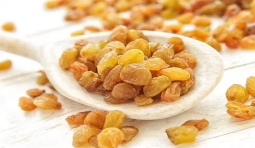يحمي القولون ويعزز صحة القلب.. فوائد مدهشة لمشروب الزبيب