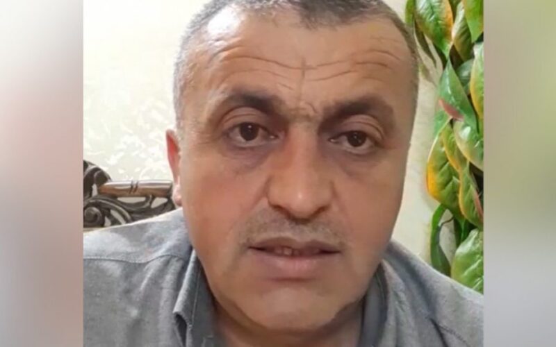 شاهد: وفاة محام أردني فجأة بالسكتة القلبية أثناء بث مباشر وسط أسرته