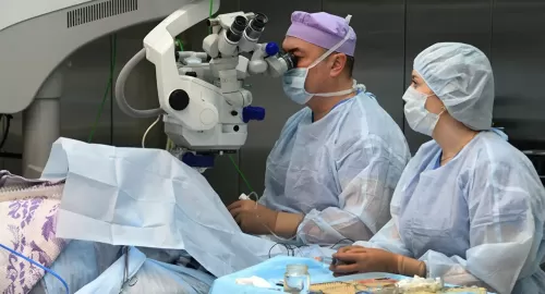 كأنها كانت تعيش في ورشة حديد: شاهد صدمة اطباء مصريين بعد استخراج كل هذه الأدوات من معدة رضيعة مصرية