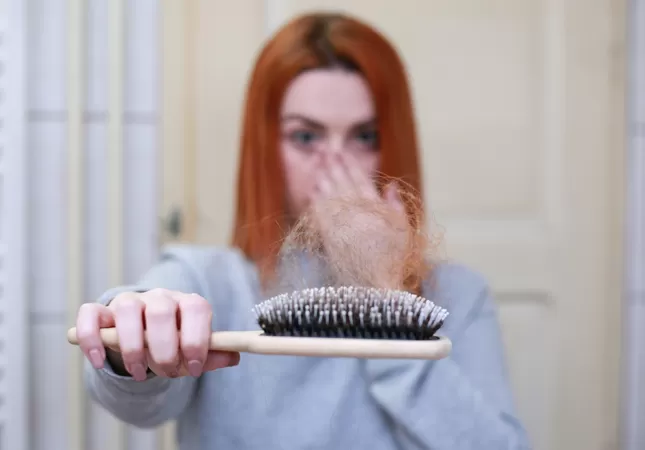 متوفر في كل البيوت.. عصير نوع من الخضروات له مفعول سحري في علاج تساقط الشعر !!