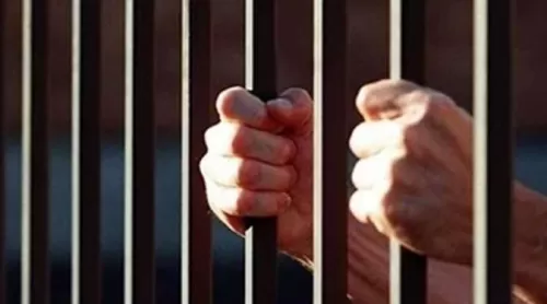 مصري صور زوجته في اوضاع إباحية ويقول أن هؤلاء هم من اجبروه