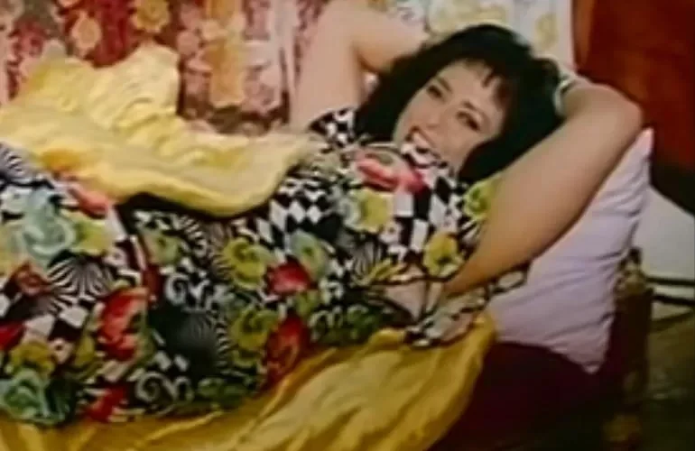 قصة فيلم معالي زايد الجرئ  الذي كاد يقضي علىها بمشاهده الفاضحة .. تعرضت للسجن وزوجها حلق لها كل شعرها ؟