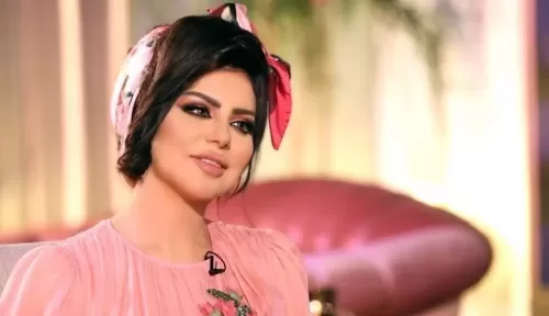 شاهد: بعد محاكمتها بتهم اخلاقية حليمة بولاند تستعرض صورها مع ايفون من الذهب الخالص حصلت عليه مقابل هذه التضحية