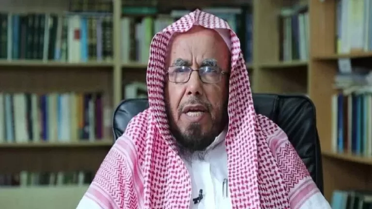شيخ سعودي يوضح حكم سداد ألاقساط الخاصة بالوالد المتوفي..فيديو