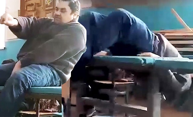 بالفيديو| مُعلم “تكنولوجيا” يدخل فصل الطلبة “سكرانًا” !؟