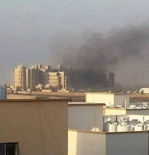 حريق هائل في أحد أكبر فنادق عدن
