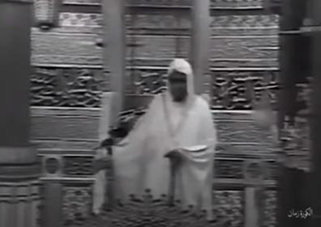 قدمه الراحل ماجد الشبل.. فيديو نادر لأول بث لصلاة الجمعة من المسجد النبوي