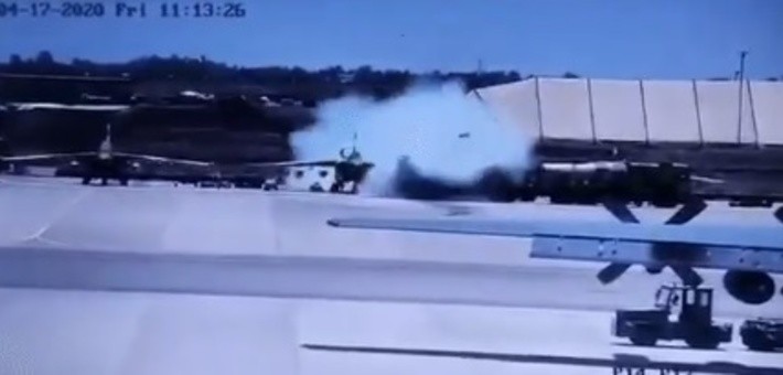 لقطات مروعة.. مقاتلة تطلق صاروخا عن طريق الخطأ وتقتل 5 أشخاص.. شاهد الفيديو