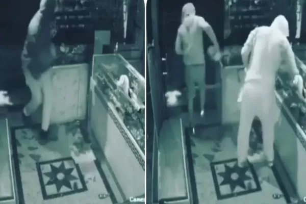شاهد عملية سطو مسلح مكتملة وناجحة على اكبر محل ذهب في الكويت