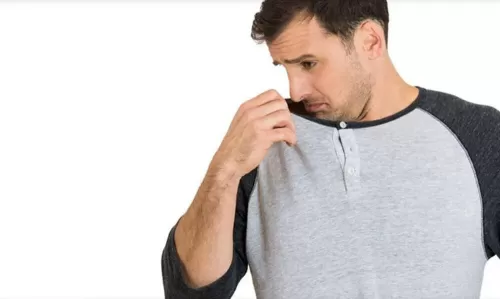 خلال الصيف.. 5 أطعمة تجعل رائحة الجسم كريهة جداً