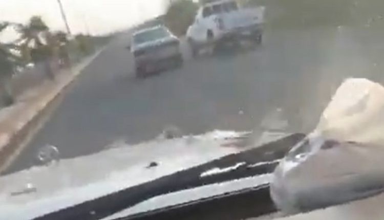 شاهد: فيديو جديد يكشف السبب الصادم لحادث محطة جازان واصطدام الهايلوكس بسيارة متوقفة
